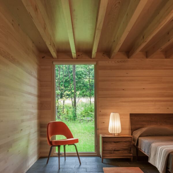 marlboro-music-cottages-hga-architects-engineers-cape-cod-home-cabins-musicians-vermont-marlboro-cottages-pitched-roofs-cedar-plank-walls_dezeen_SQ-6