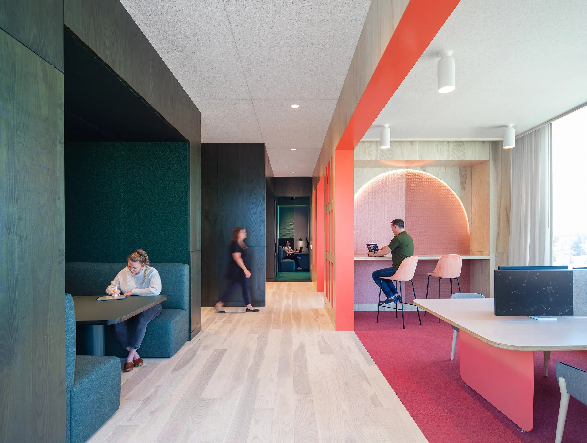 21_LINKEDIN_Photos-by-Jason-O_Rear-web