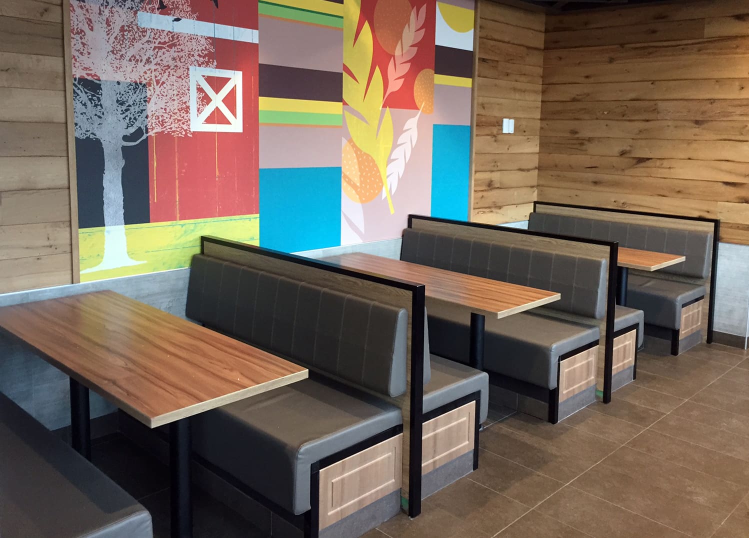 Reclaimed White Oak Cladding feature wall in a restaurant