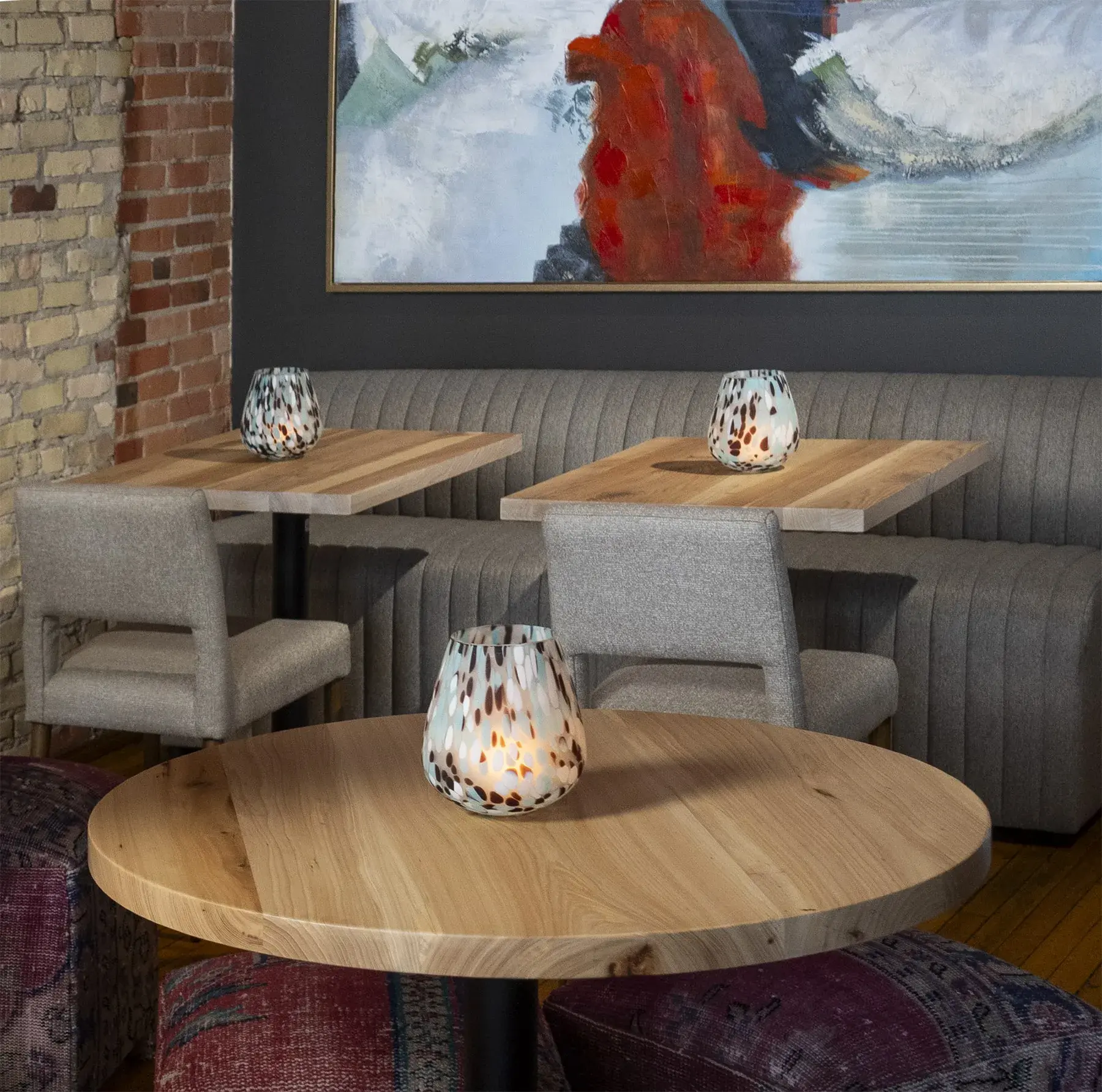 Round Ash tops banquette  web-min