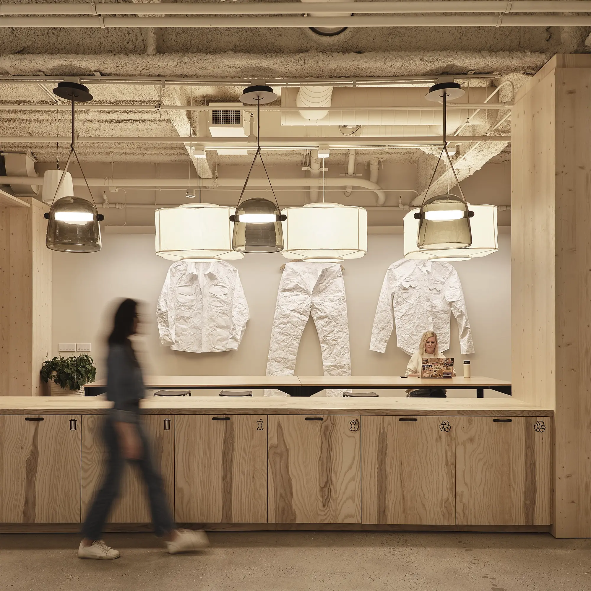 Levis-XL-meeting-sq-crop-web