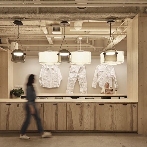 Levis-XL-meeting-sq-crop-web-600x600