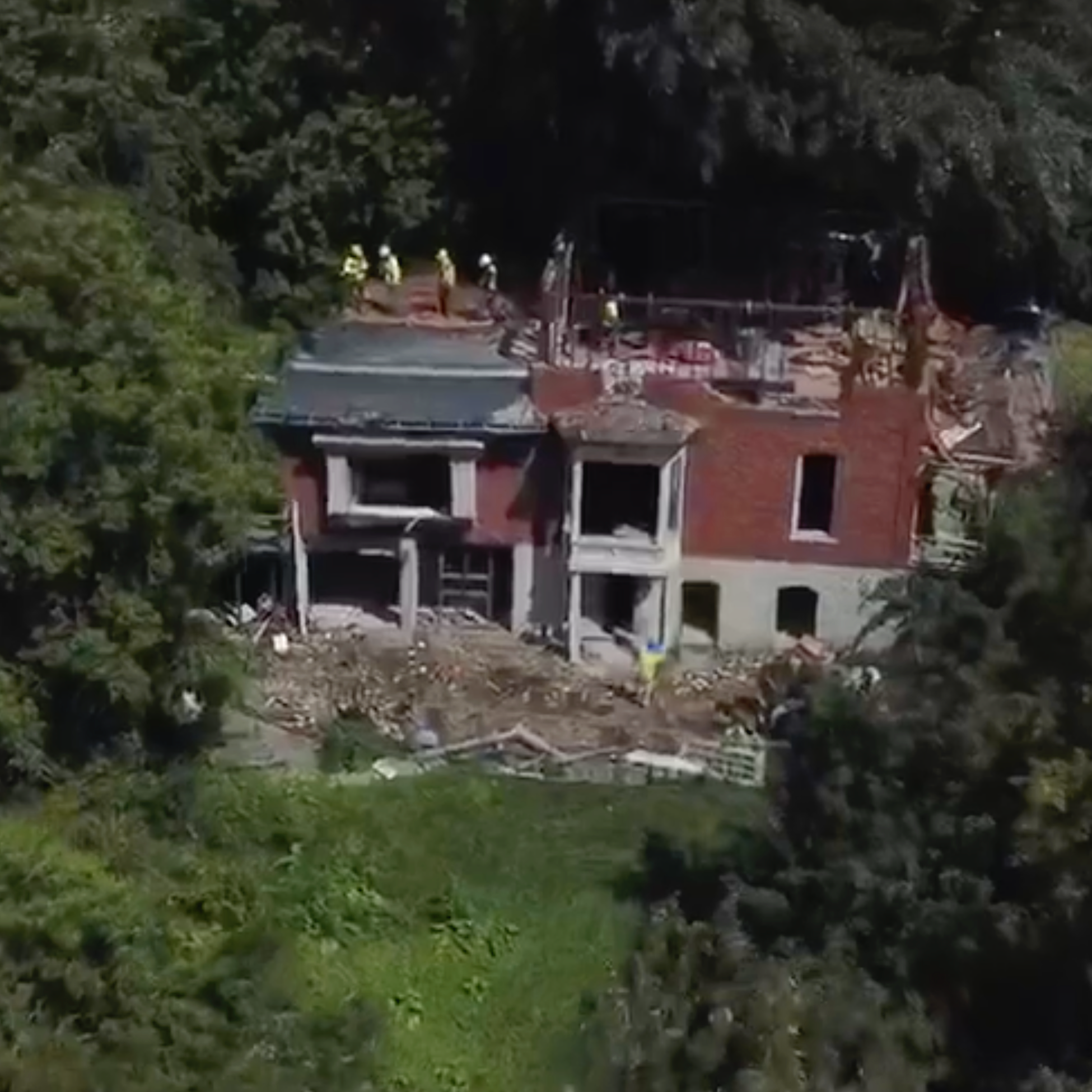 Deconstructed Home on a Bluff in Appleton