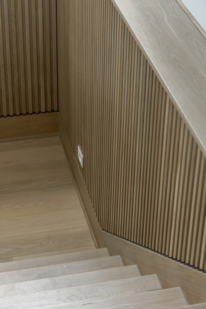 Classic Slat Wood Wall Panels White Oak Stairwell